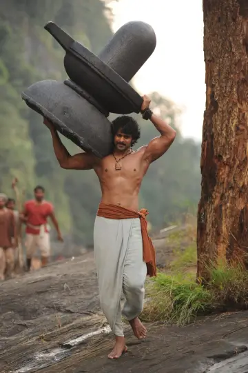 Постер до фильму"Bāhubali: The Epic" #517003