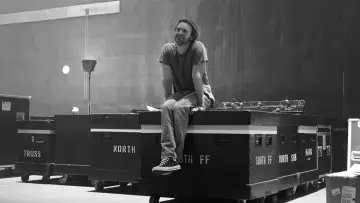Задник до фильму"Біллі Айліш: Hit Me Hard and Soft" #779828