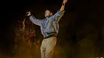 Задник до фільму "Martin Solveig en concert aux Vieilles Charrues 2025" #981001