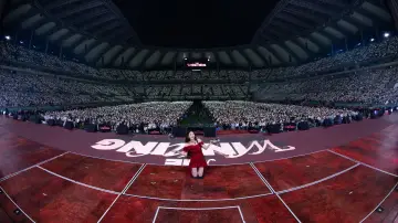 Задник до фильму"2024 IU HEREH WORLD TOUR CONCERT ENCORE：THE WINNING" #703249