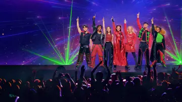 Задник до фільму "Descendants/ZOMBIES Worlds Collide: Concert Special" #921577
