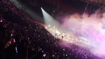 Задник до фільму "2016 방탄소년단 라이브 화양연화 온 스테이지 : 에필로그 리마스터링" #1524099