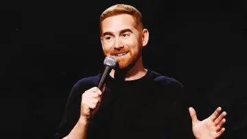 Задник до фільму "Andrew Santino: White Noise" #1624214