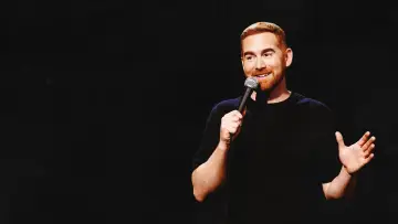 Задник до фільму "Andrew Santino: White Noise" #1624217
