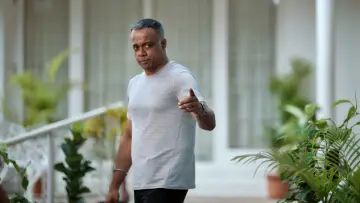 Задник до фильму"கார்மேனி செல்வம்" #844155