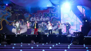 Задник до фильму"2021 방탄소년단 머스터 소우주 리마스터링" #936885