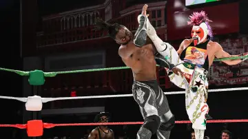 Задник до фільму "WWE/AAA Worlds Collide 2025: Las Vegas" #1211693