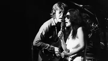 Задник до фильму"Power to the People: John & Yoko Live in NYC" #819294