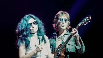 Задник до фильму"Power to the People: John & Yoko Live in NYC" #819296