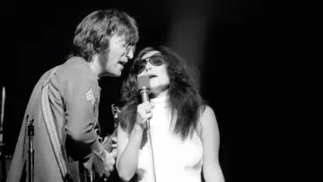 Задник до фильму"Power to the People: John & Yoko Live in NYC" #819299