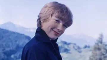 Shirley MacLaine, comme un torrent постер