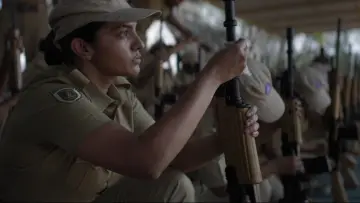 Задник до фільму "പ്രഥമ ദൃഷ്ട്യ കൂറ്റുകാർ" #1645801