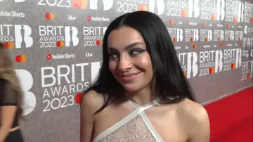 Задник до фільму "Charli xcx: Brat Girl" #1624783