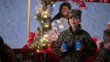 Задник до фильму"Christmas on Duty" #867201