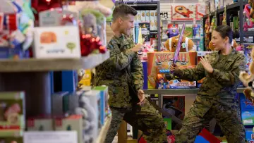 Задник до фильму"Christmas on Duty" #867204