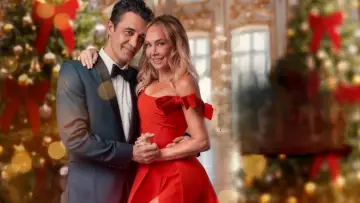 Задник до фильму"Christmas in the Ballroom" #1191815
