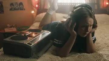 Задник до фильму"Casey Makes A Mixtape" #1172031