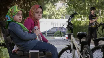 Задник до фільму "سه خواهر" #776874