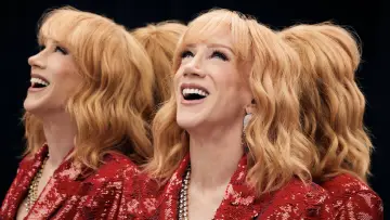 Задник до фільму "Kathy Griffin: My Life on the PTSD-List" #1656339