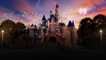 Задник до фильму"The Happiest Story on Earth: 70 Years of Disneyland" #980026