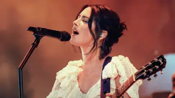 Задник до фильму"Apple Music Live: Gracie Abrams" #923892