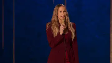 Задник до фильму"Nikki Glaser: Good Girl" #818502