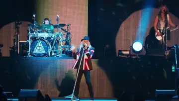 Задник до фільму "Def Leppard: Diamond Star Heroes – Live From Sheffield" #1697266