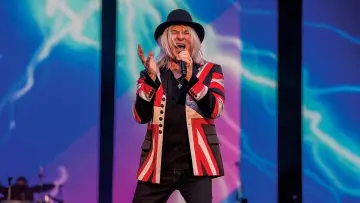 Задник до фільму "Def Leppard: Diamond Star Heroes – Live From Sheffield" #1697269