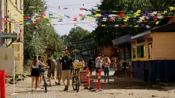 Задник до фільму "The Joker of Freetown" #1572287