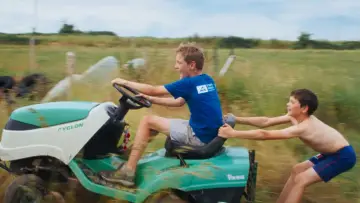Задник до фильму"Un été à la ferme - L