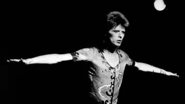 Задник до фильму"Bowie: The Final Act" #597957