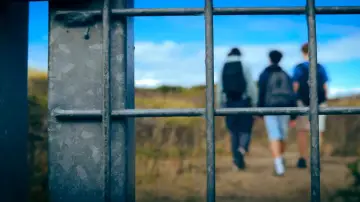 Задник до фильму"Under the Island" #1190941