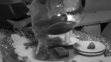 Задник до фильму"between tea and the ashtray" #919599