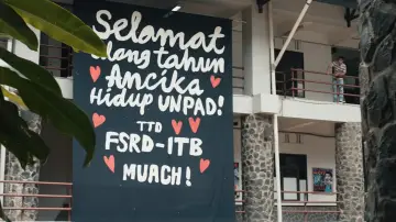 Задник до фильму"Dilan ITB 1997" #817780