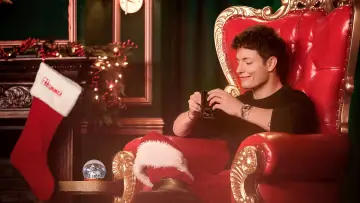 Задник до фильму"Matt Rife: Unwrapped - A Christmas Crowd Work Special" #690975