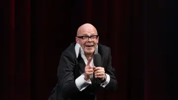 Задник до фильму"Harry Hill: New Bits & Greatest Hits" #1171669