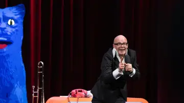 Задник до фильму"Harry Hill: New Bits & Greatest Hits" #821187