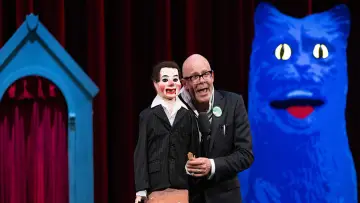 Задник до фильму"Harry Hill: New Bits & Greatest Hits" #821189