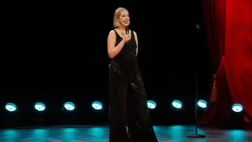 Задник до фільму "Katherine Ryan: First Born Daughter" #1527854