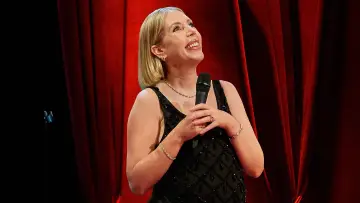 Задник до фільму "Katherine Ryan: First Born Daughter" #1527855