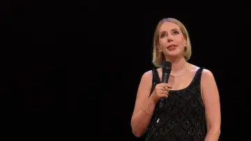 Задник до фільму "Katherine Ryan: First Born Daughter" #1527858