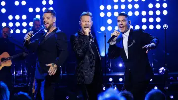 Задник до фильму"Ronan Keating & Friends: A New Year’s Eve Party" #543845