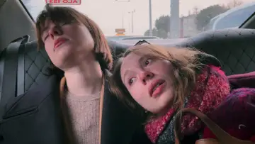Задник до фільму "My Undesirable Friends: Part II - Exile" #1651151