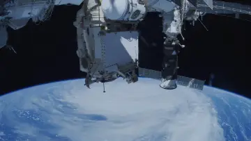 Задник до фильму"2025: The Year from Space" #541262