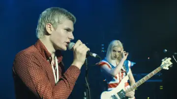 Задник до фильму"David Bowie – Heroes Never Die" #541527