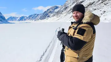 Задник до фільму "Steve Backshall
