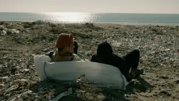 Задник до фільму "Ölü Köpekler Isırmaz" #544812