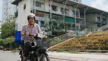 Задник до фільму "Nhà Ba Tôi Một Phòng" #538702