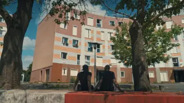 Задник до фильму"Grigny, la fabrique de la banlieue" #542213