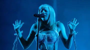 Задник до фильму"AURORA: What Happened to the Earth? Live From Mexico City" #537531